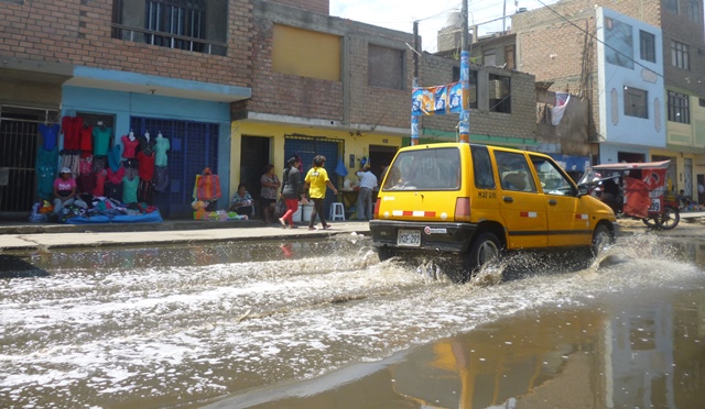 Moradores de “El Progreso” fastidiados por constantes aniegos
