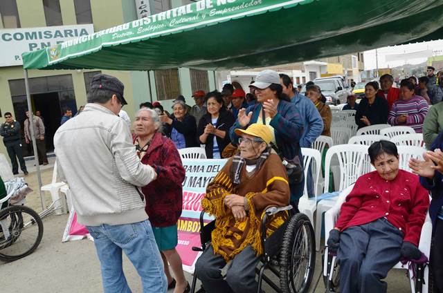  Adultos mayores de Villa María celebran aniversario con campaña médica