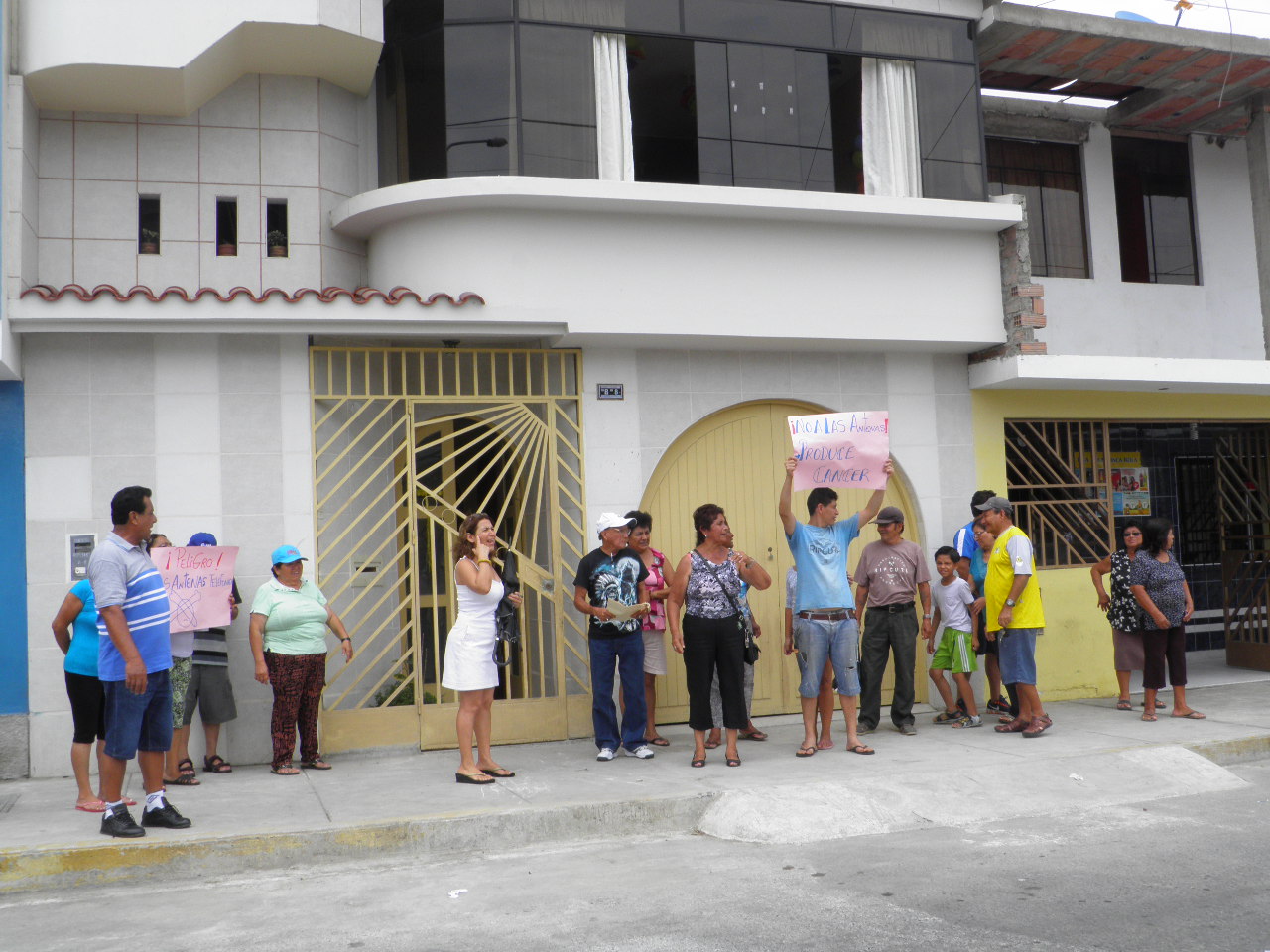 Chimbote: moradores de “Ramón Castilla” protestan por instalación de antena