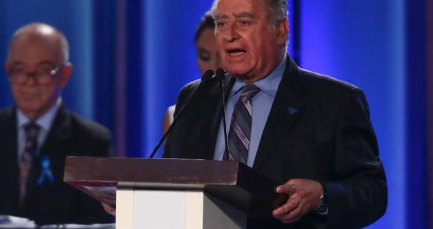   Flores-Araóz: “No sé de renuncia de Merino, si él se va, yo me voy”