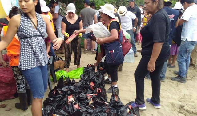 Pesqueras realizan campaña de apoyo a zonas devastadas por huaicos y lluvias en la provincia del Santa