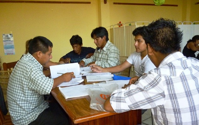 Abren programa gratuito para terminar la primaria y secundaria a distancia