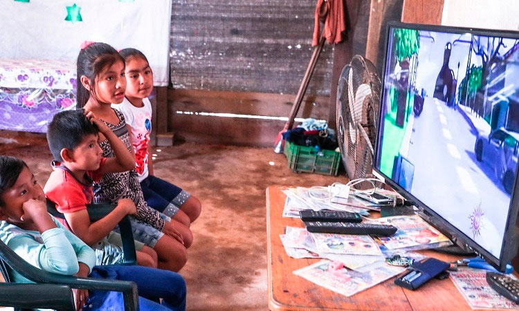 Más de dos millones de peruanos beneficiados con autorizaciones de radio y televisión en el 2020