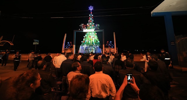 Chimbote: Hidrandina enciende árbol navideño en Malecón Grau de 10 metros de altura