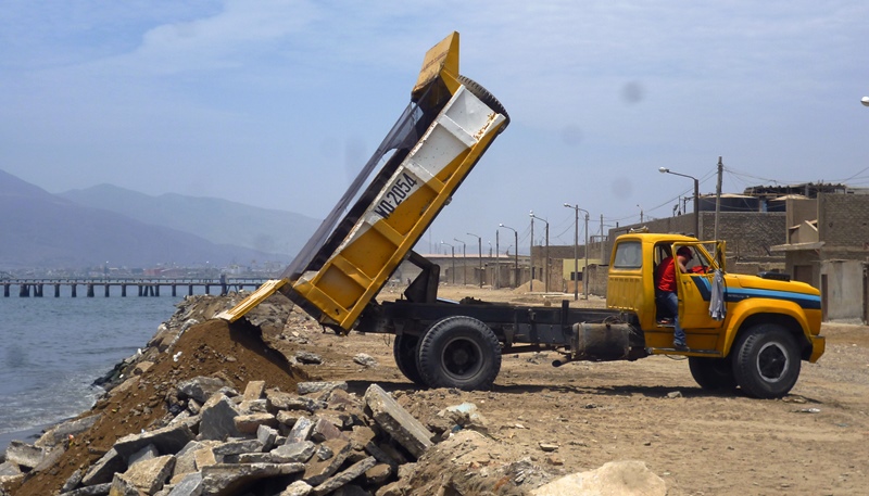  Sancionarán a constructoras que arrojan desmonte en la zona costera