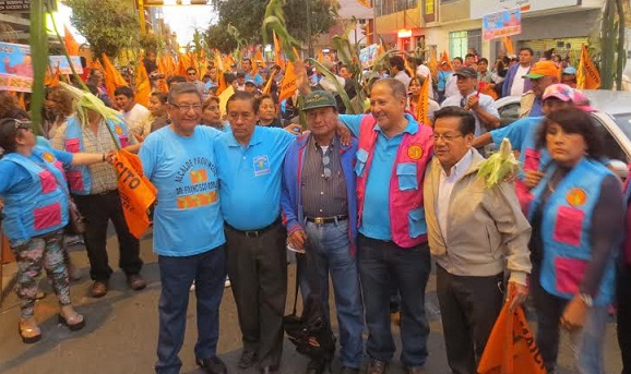 Miles de simpatizantes de “El Maicito” acompañaron a Aturo Torres Calderón en caminata