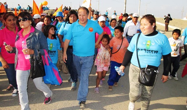Candidato Arturo Torres propone internet gratuito para colegios de menores recursos