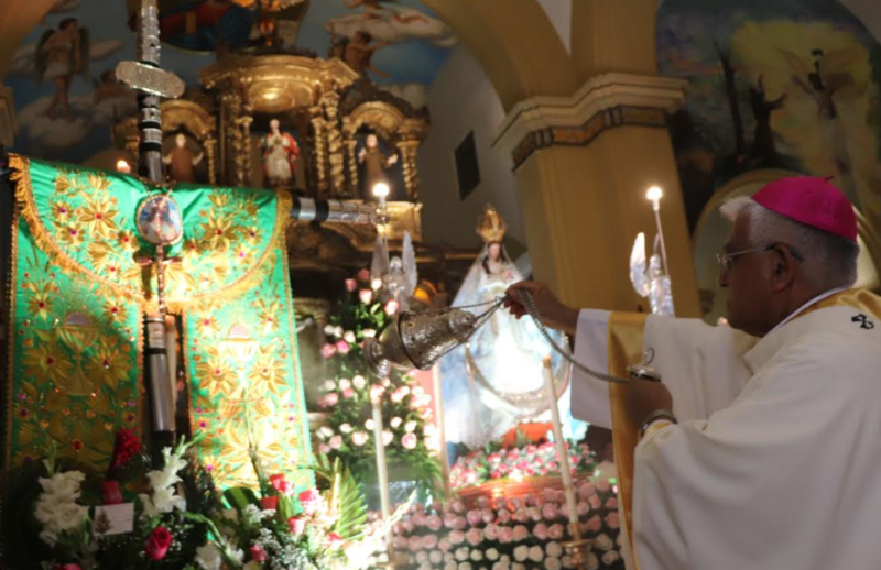 Trujillo: Arzobispo celebra misa con la Virgen de la Puerta, Cruz de Motupe y Divino Niño de Eten
