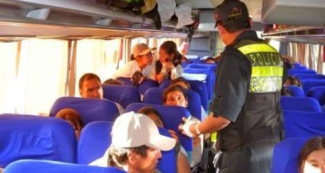 Once delincuentes armados asaltan tres buses y asesinan a pasajero en carretera de Áncash