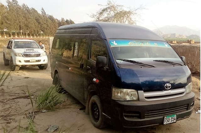 Delincuentes provistos de armas de fuego roban combi de servicio público en el distrito de Santa