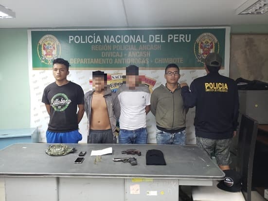 Policía frustra asalto a grifo en el distrito de Santa y atrapa a cuatro delincuentes, entre ellos dos menores