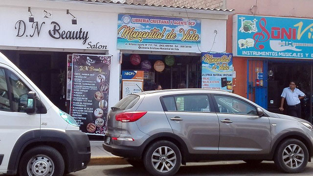 Delincuentes asaltan pistola en mano un Agente BCP en el centro de Chimbote y se llevan 3,500 soles