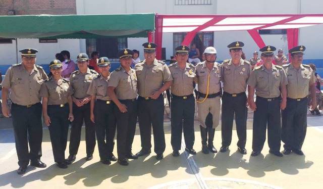 Diez efectivos de la comisaría de Nuevo Chimbote reciben insignias de ascenso