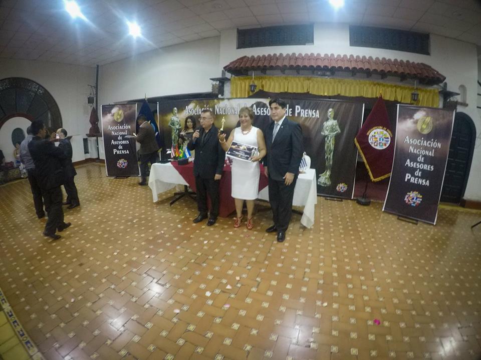 Alcaldesa Vicky Espinoza recibió reconocimiento por “Gestión Municipal Exitosa”
