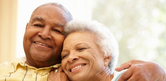 ¿Por qué es importante estar atentos a la salud ocular de adultos mayores desde los 65 años?