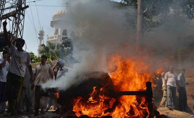 Unos 70 muertos en atentado contra iglesia en Pakistán