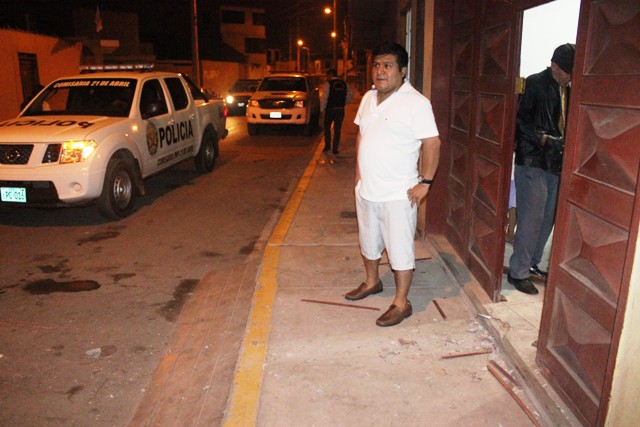 Chimbote: Atentan contra la vivienda de regidor Carlos Lynch detonando explosivo