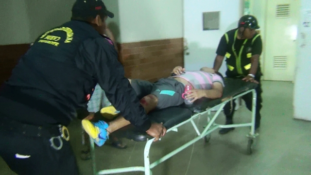 Auto atropella a pareja de esposos y su bebé