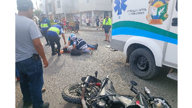 Motociclista resultó herido al chocar su vehículo contra camioneta en Nuevo Chimbote
