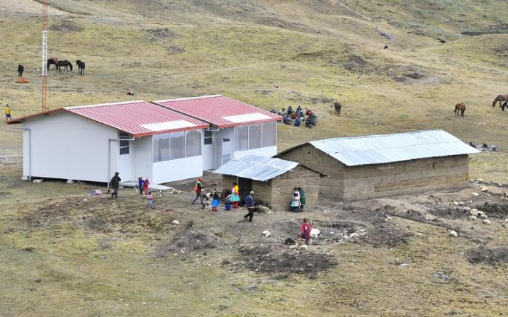 Áncash: entregan 300 aulas prefabricadas en zonas altoandinas de 9 regiones