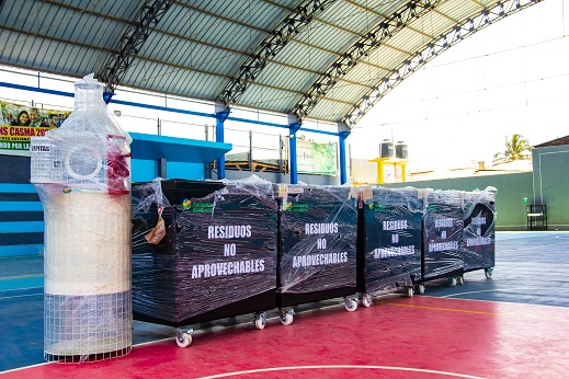 Aunor entrega contenedores de residuos a comunas de Casma y Guadalupito 