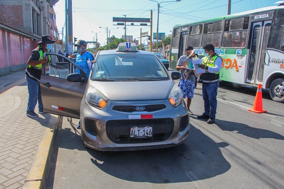 Exhortan a transportistas a mantener protocolos sanitarios para contener propagación del covid-19