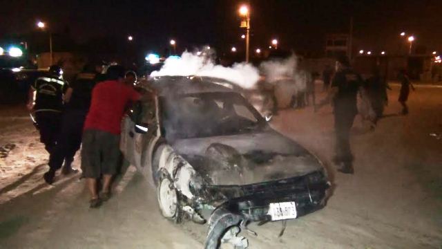 Auto se incendió dentro de vivienda en Villa Magisterial