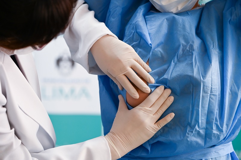 Frecuente autoexamen de mamas permite prevenir el cáncer