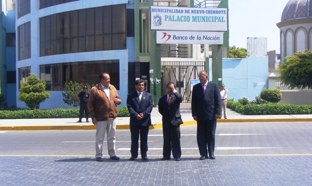 Notoria ausencia de autoridades en izamiento dominical en Nuevo Chimbote