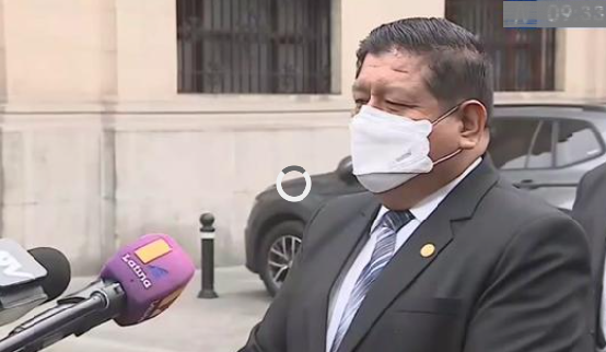 Walter Ayala en Palacio: “Sigo siendo ministro mientras no se me acepte la renuncia”