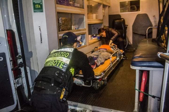 Serenos de Chimbote auxilian a transeúnte que fue embestido por bus interprovincial