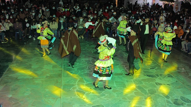 Elencos artísticos de la UCV destacaron en verbena de homenaje a Nuevo Chimbote 