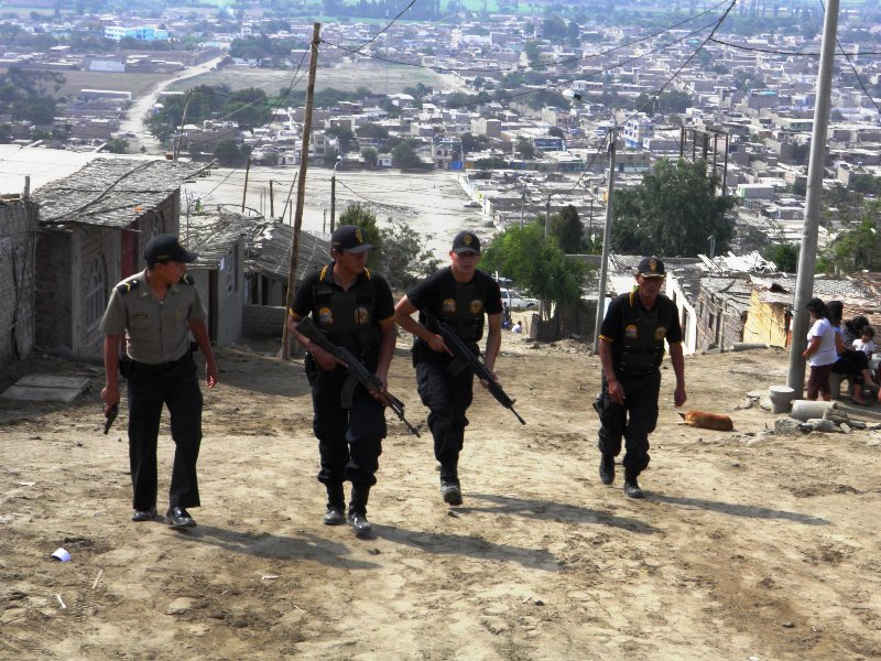 Policía frustra asalto y se  desata infernal balacera en “San Pedro”