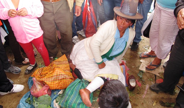 Balean a comerciante en Mercado La Perla, pero siguió trabajando