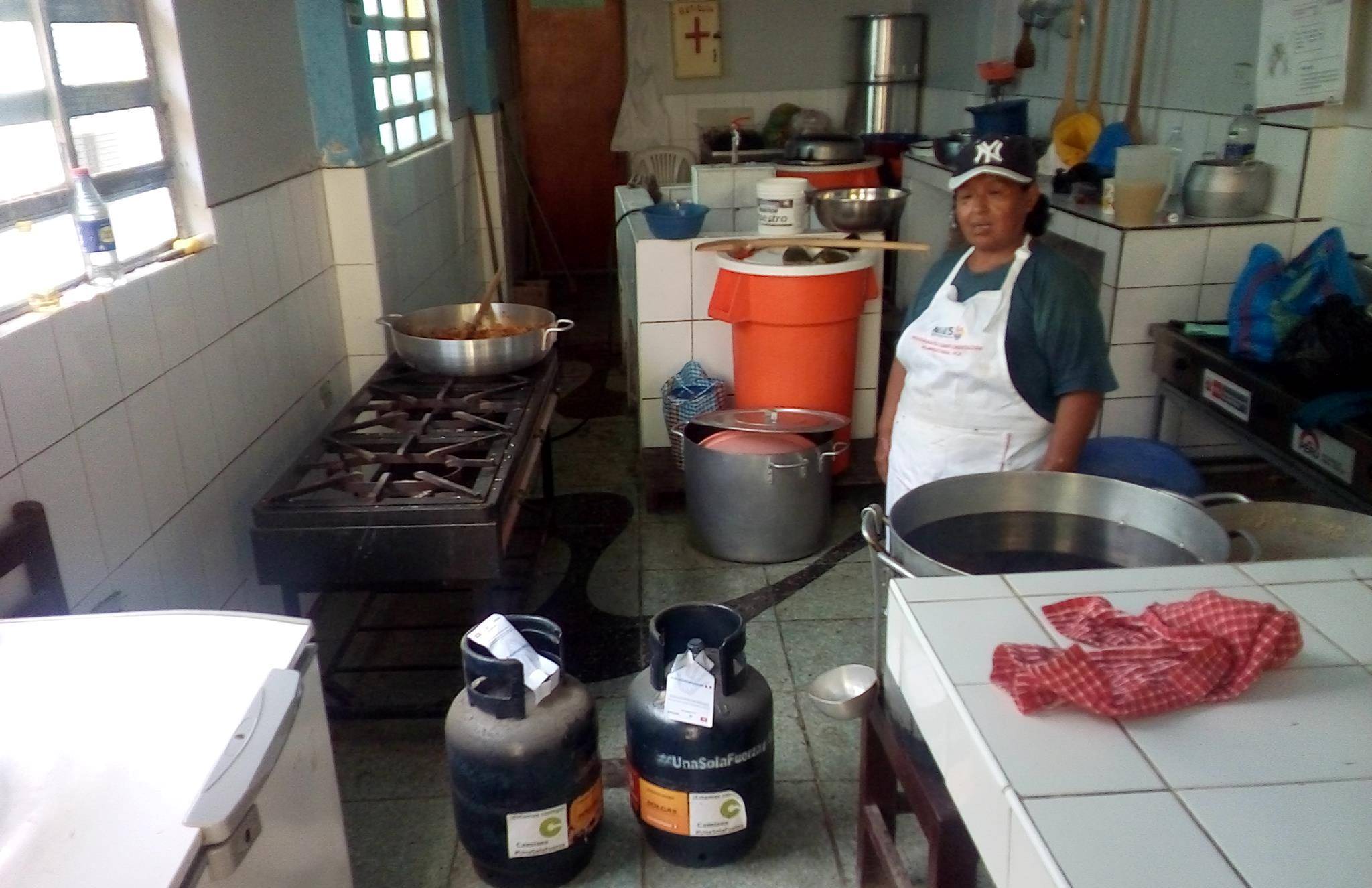 Balones de GLP fueron entregados a comedores populares de Chimbote