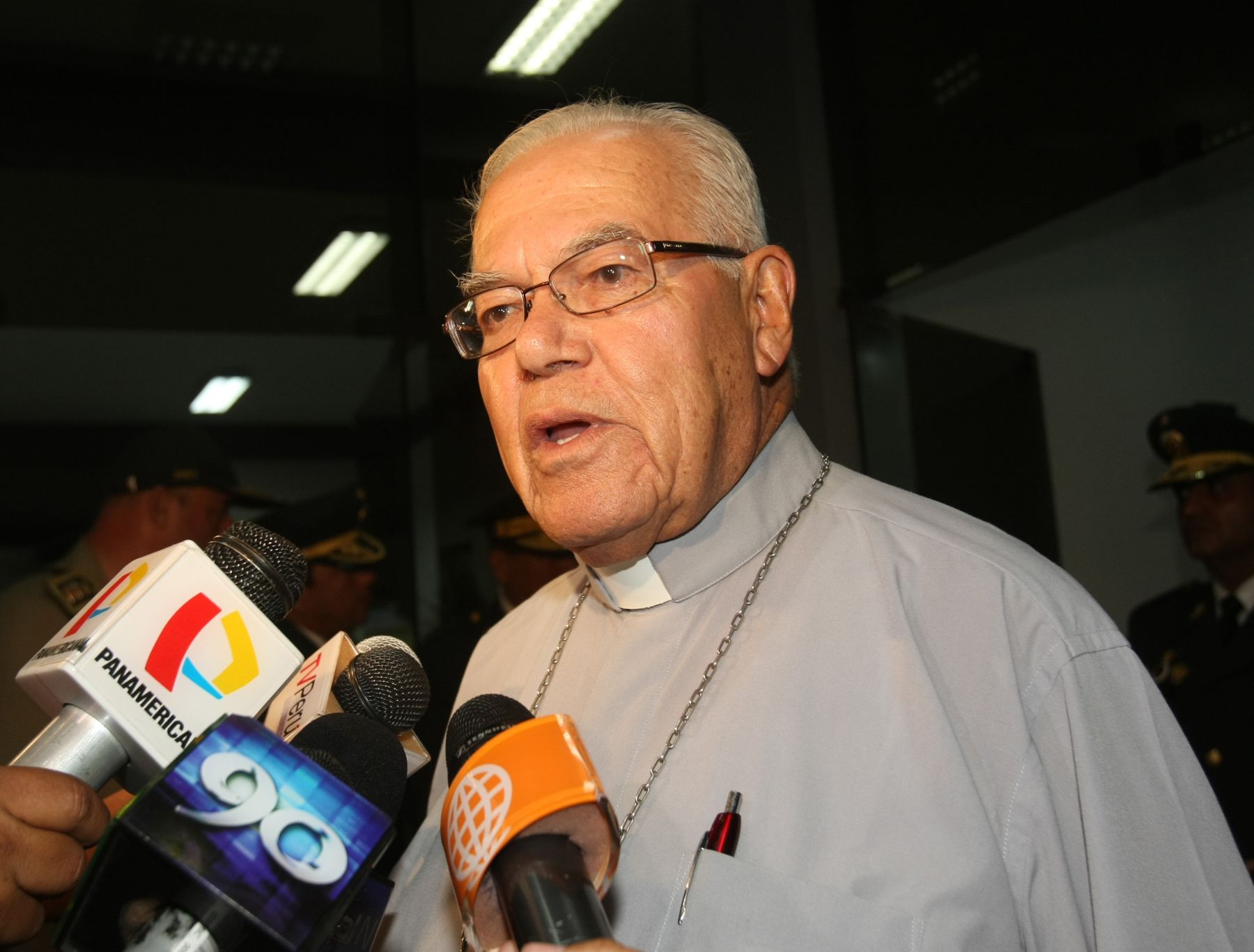 Congresista Benitez debe pedir levantamiento de su inmunidad, dice Bambarén