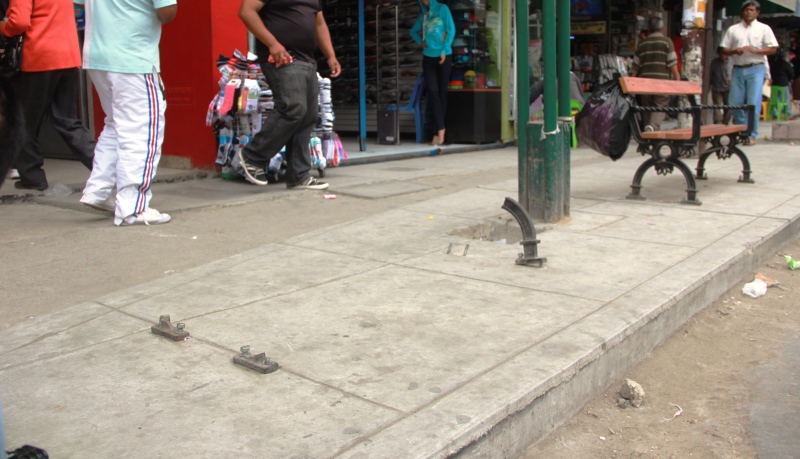 Roban y destruyen 15 bancas recién instaladas en el casco urbano de Chimbote