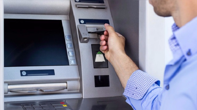 Vecino honrado encontró 3 mil soles en el cajero de un banco y lo devuelve en Nuevo Chimbote