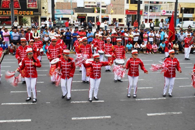 Bandas rítmicas de colegios de Chimbote participan en concurso por fiesta de San Pedrito