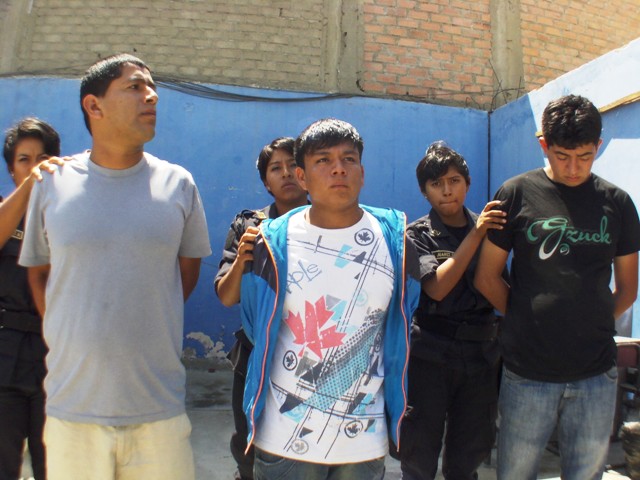 Capturan a 3 delincuentes que asaltaron pistola y cuchillo en mano a vecino de Nuevo Chimbote