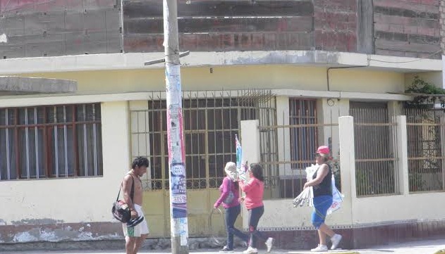 Vecinos de “El Acero” molestos por instalación de propaganda electoral en sus viviendas