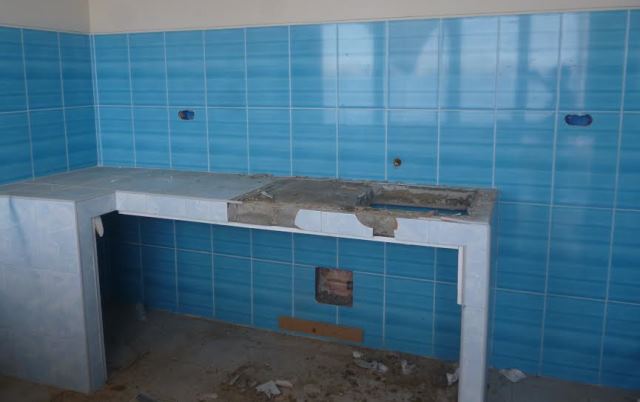 Se roban sanitarios y puertas de baños públicos del Malecón Grau 