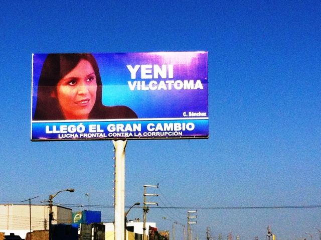 Instalan banner de Yeni Vilcatoma en Chimbote y especulan que postularía al Congreso