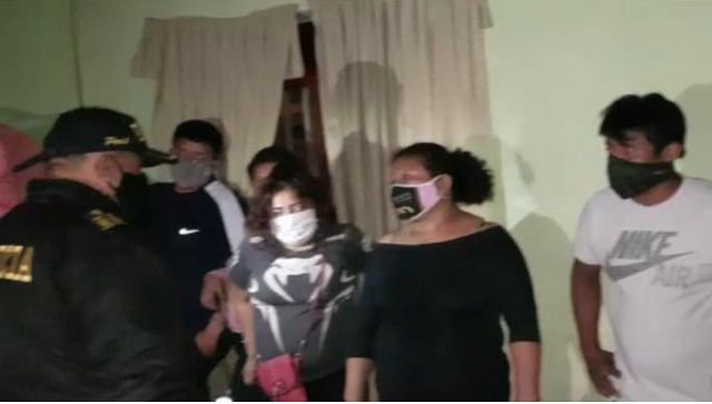 Tres mujeres menores de edad y otros parroquianos fueron intervenidos en bar clandestino de Chimbote