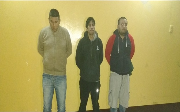 Vándalos que dicen ser barristas de Universitario robaron en minimarket de grifo en Chimbote