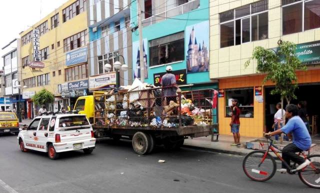 Regidor Gleni pide urgente intervención al servicio de recojo de basura en Chimbote