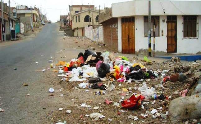 5 mil toneladas de basura se deja de recoger en varios pueblos de Chimbote