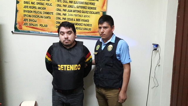 Con resguardo policial y un chaleco antibalas Carlos Bazán fue trasladado al penal de Cambio Puente 