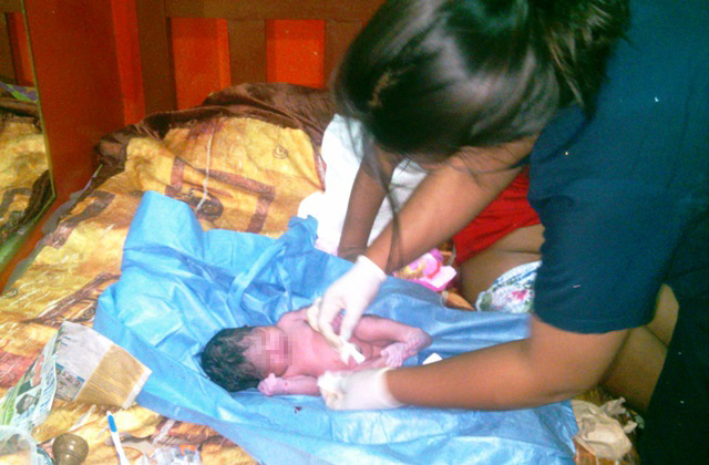  Serenos ayudaron a mujer a dar a luz en habitación de hostal en “Miraflores Alto”