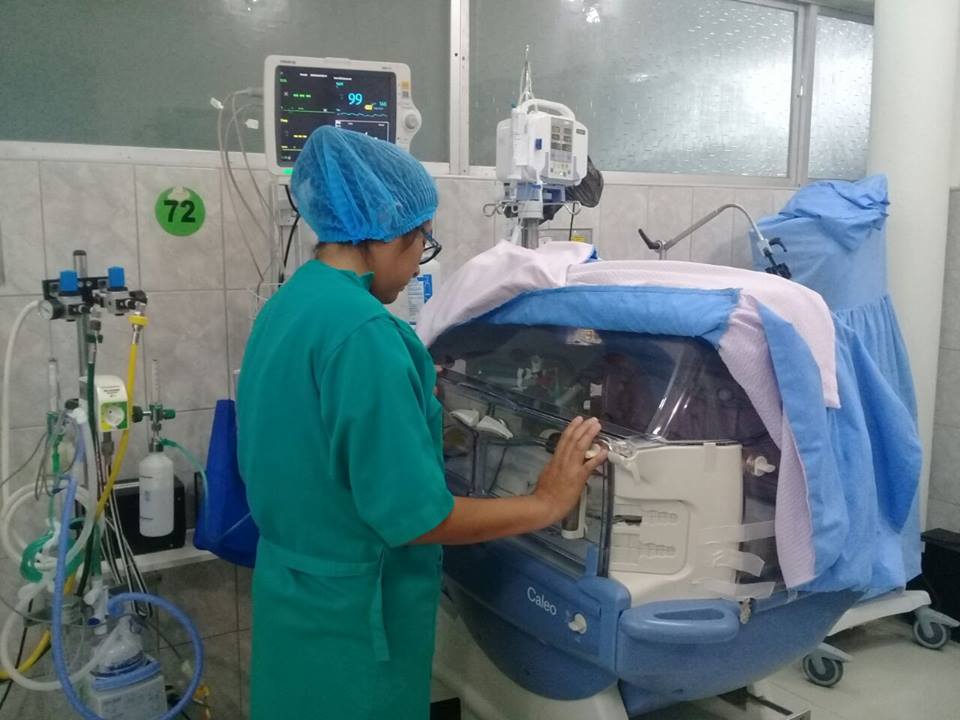 Bebé prematura se aferra a la vida en el hospital La Caleta de Chimbote